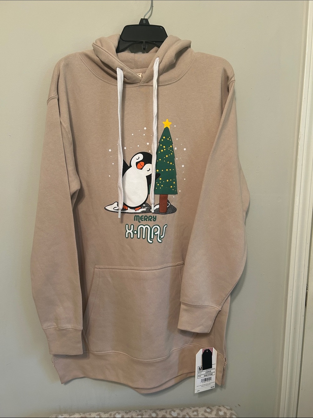 Women's Beige Oversized Penguin Holiday Hoodie Sweatshirt. NWT.